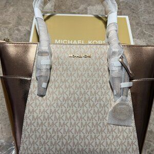 ULTRA RARE ROSE GOLD KORS MONOGRAM AND LEATHER TOTE! NEW WITH TAGS AND CHARM!!